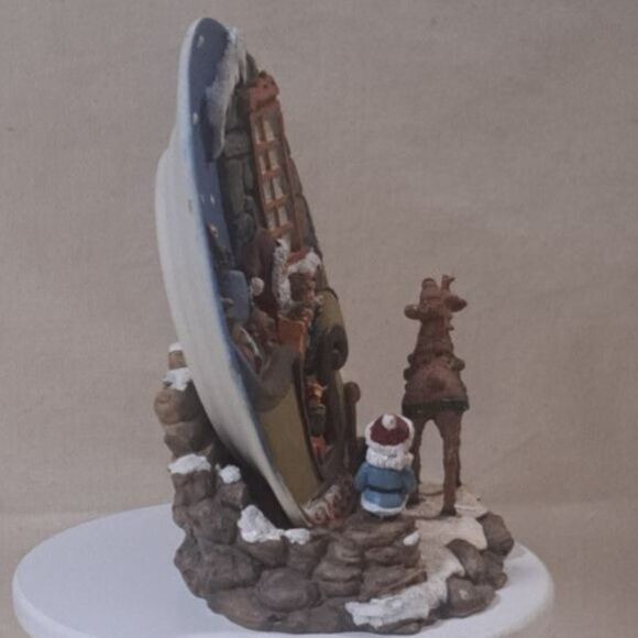 90s Vintage Revival "A Christmas Remembered Vintage" 1997 Santa Elves Figurine - Picture 4 of 8